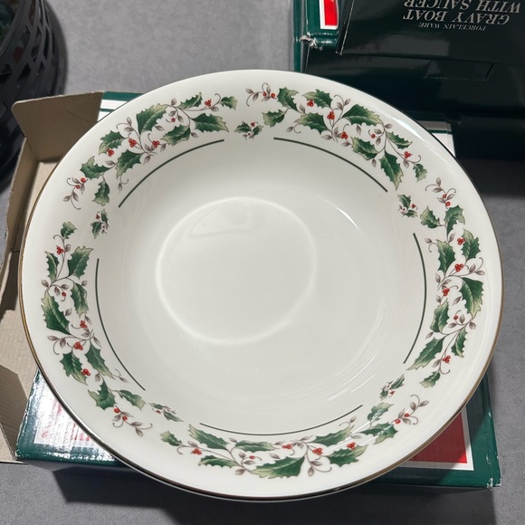 Fine China Japan Other - Festive Holly Patterned Serveware Bowl